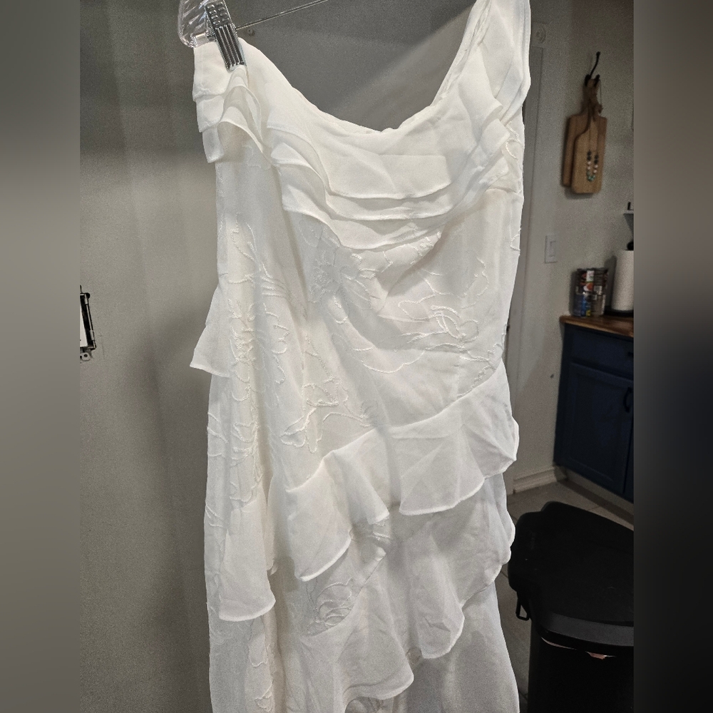 All About May• Lenora One-Shoulder White Ruffled Asymmetric Dress. Sz 6 - Picture 6 of 16
